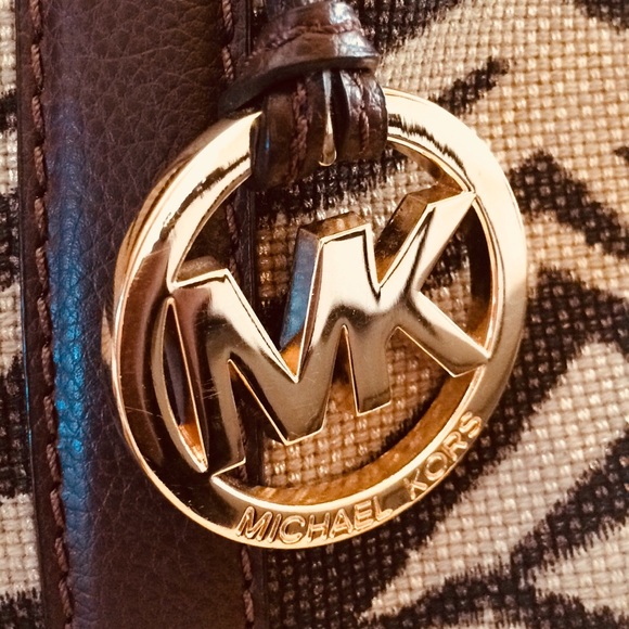 MICHAEL KORS  Authentic Shoulder Bag - Picture 2 of 8